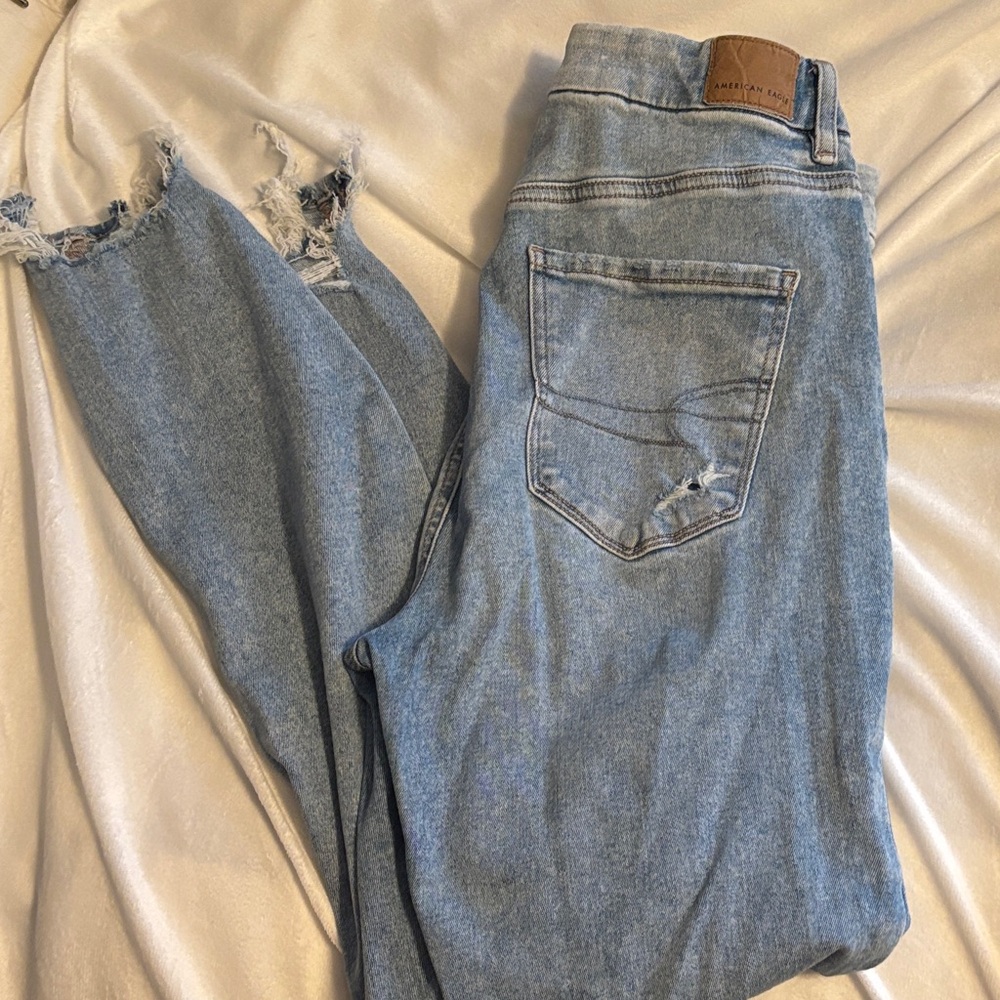 American Eagle Outfitters Light Blue Distressed Cropped Jeans